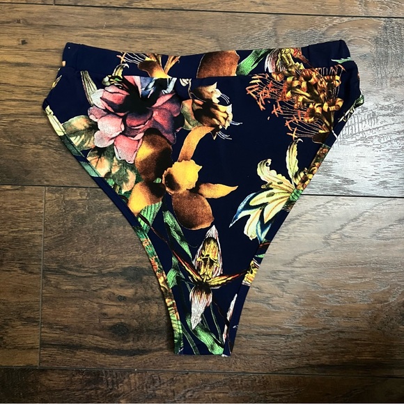 Polyester Mesh Bottom - Picture 2 of 5